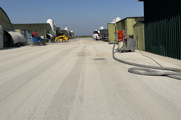 Fresatura del calcestruzzo su pavimento industriale esterno